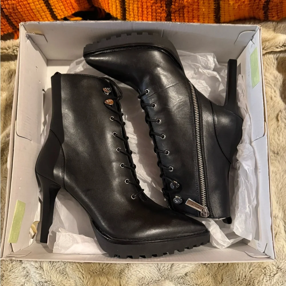 NIB Michael Kors Black Leather Lace Up Boots Women 8M Stylish Urban Elegance - Picture 2 of 4